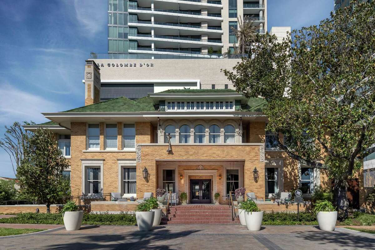 Hines partnered with the Zimmerman family to restore the historic La Colombe d’Or in the W.W. Fondren Mansion (1923) in Montrose, Houston with an accompanying high-rise residential tower behind it. Hines is aiming to reduce its operational carbon emissions across all buildings it owns and manages.