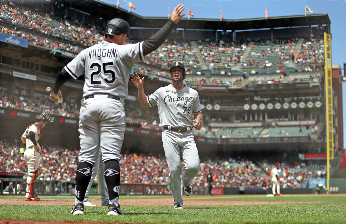 Lucas Giolito sharp as White Sox complete sweep of Giants 13-4