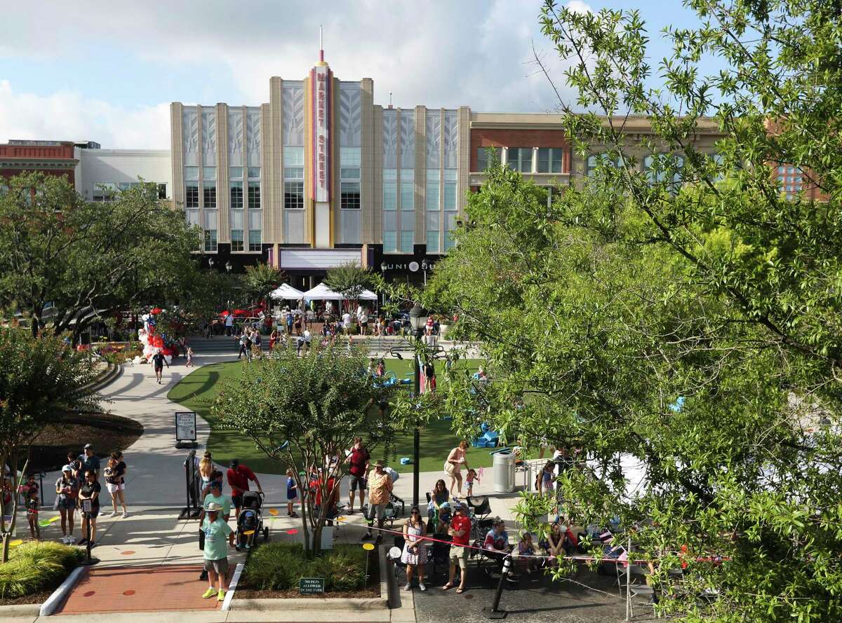 Patriotic parade rolls through The Woodlands