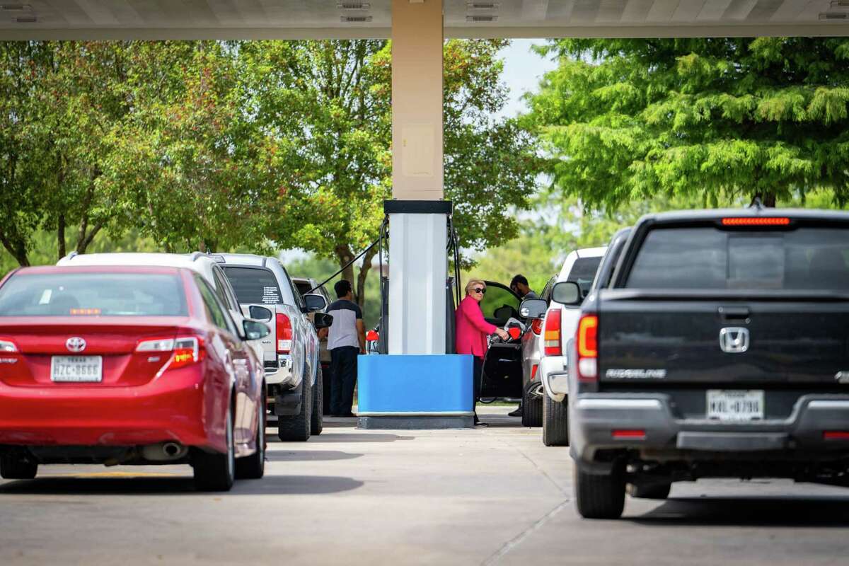 High gasoline prices are squeezing cosnumer spedning.