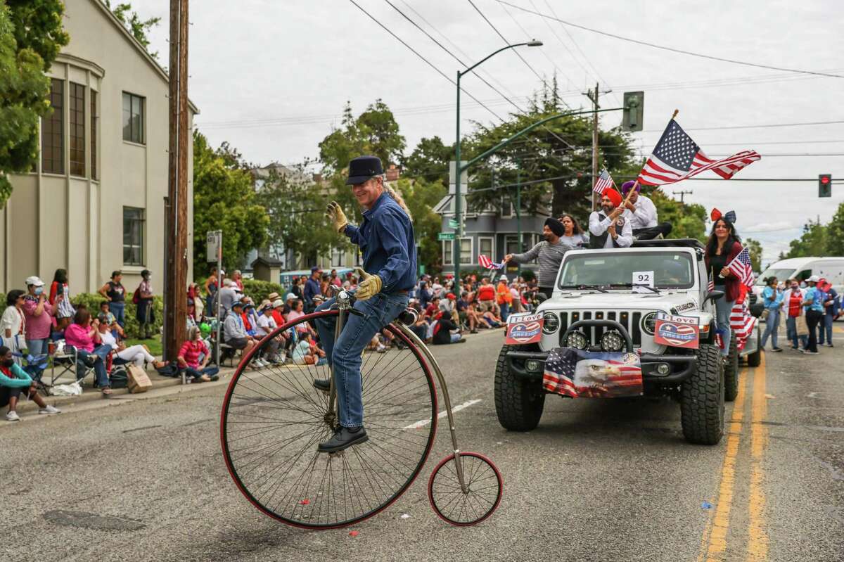 At Alameda’s Fourth of July parade — billed as the longest in the