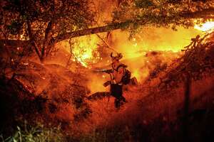 阿马多尔县的伊莱克特拉大火:PG&E表示，目前大火面积近4000英亩，他们不负责