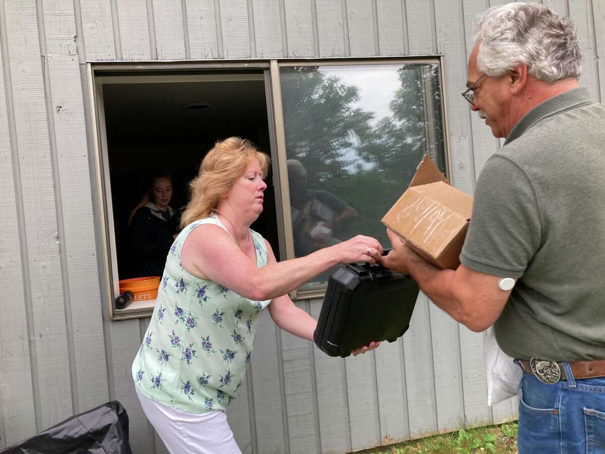 Massive Halfmoon blaze forces tenants to leap from window