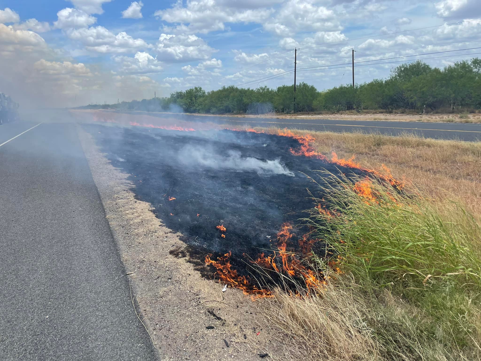 Two brush fires extinguished on Interstate 35 - Vimarsana News