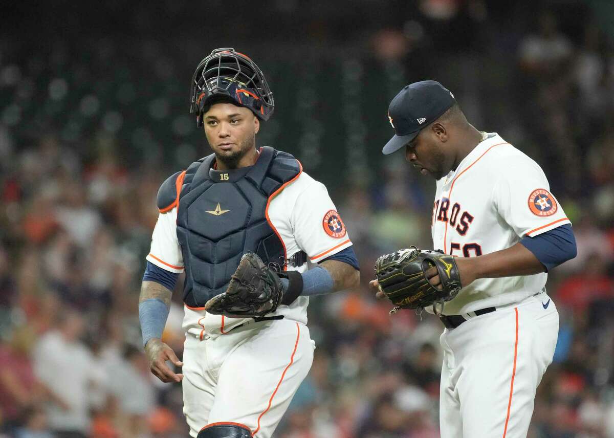 Veteran catcher Martín Maldonado ensured a 2023 contract with the Astros as his start Sunday triggered a vesting option.