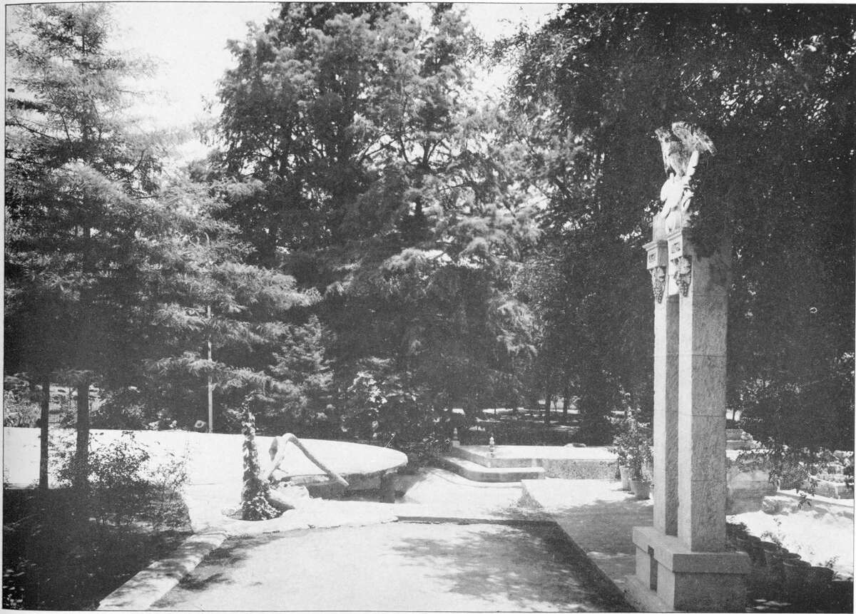 Baño de Nezahualcoyotl, a pool and pond area that was once part of Miraflores, no longer exists. (Courtesy the archive of Anne Elise Urrutia)