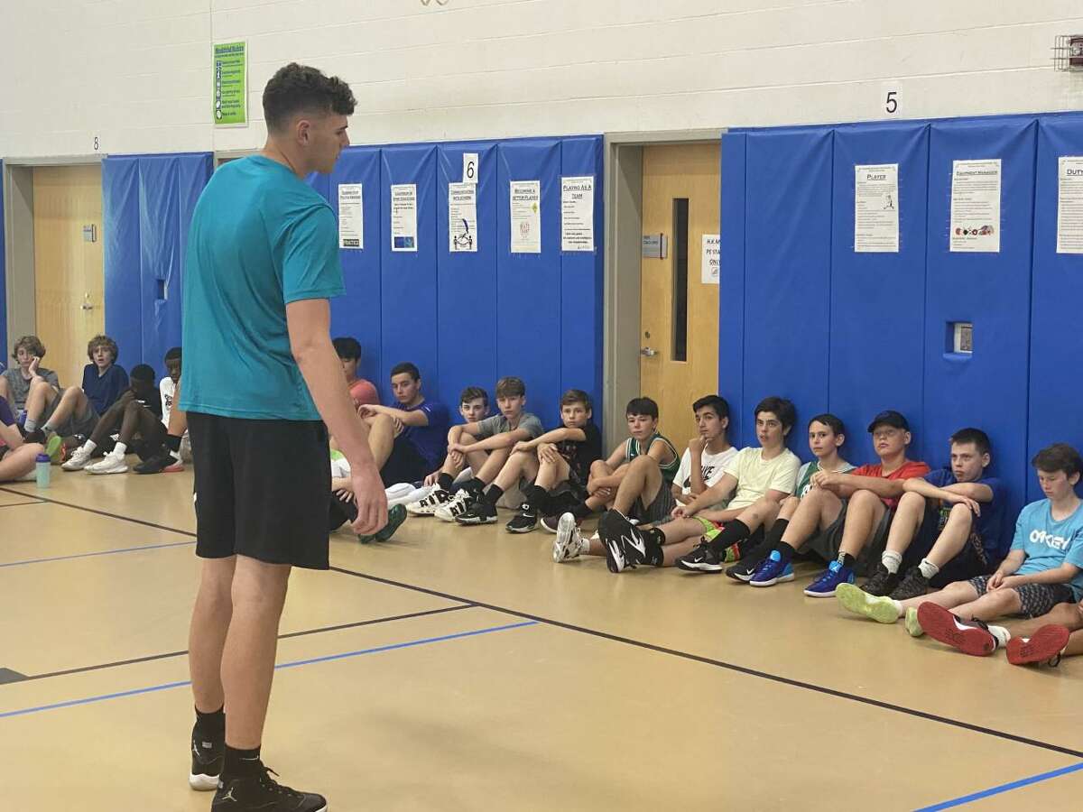 How UConn freshman Donovan Clingan is preparing for Big East