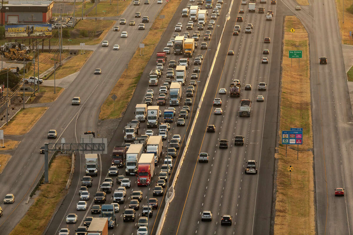 Southbound vehicles fill all the lanes on the morning on Aug. 22, 2019, on Interstate 35 on the North Side.
