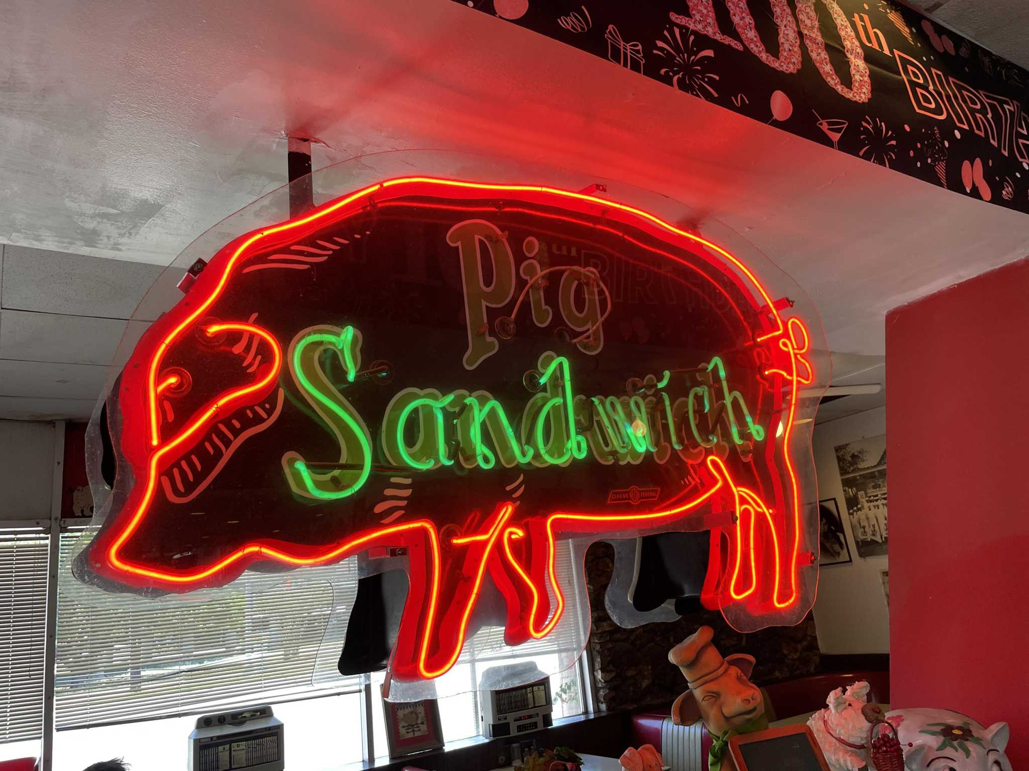 Pig Stand's famed, delicious Pig Sandwich steeped in S.A. history - Vimarsana News