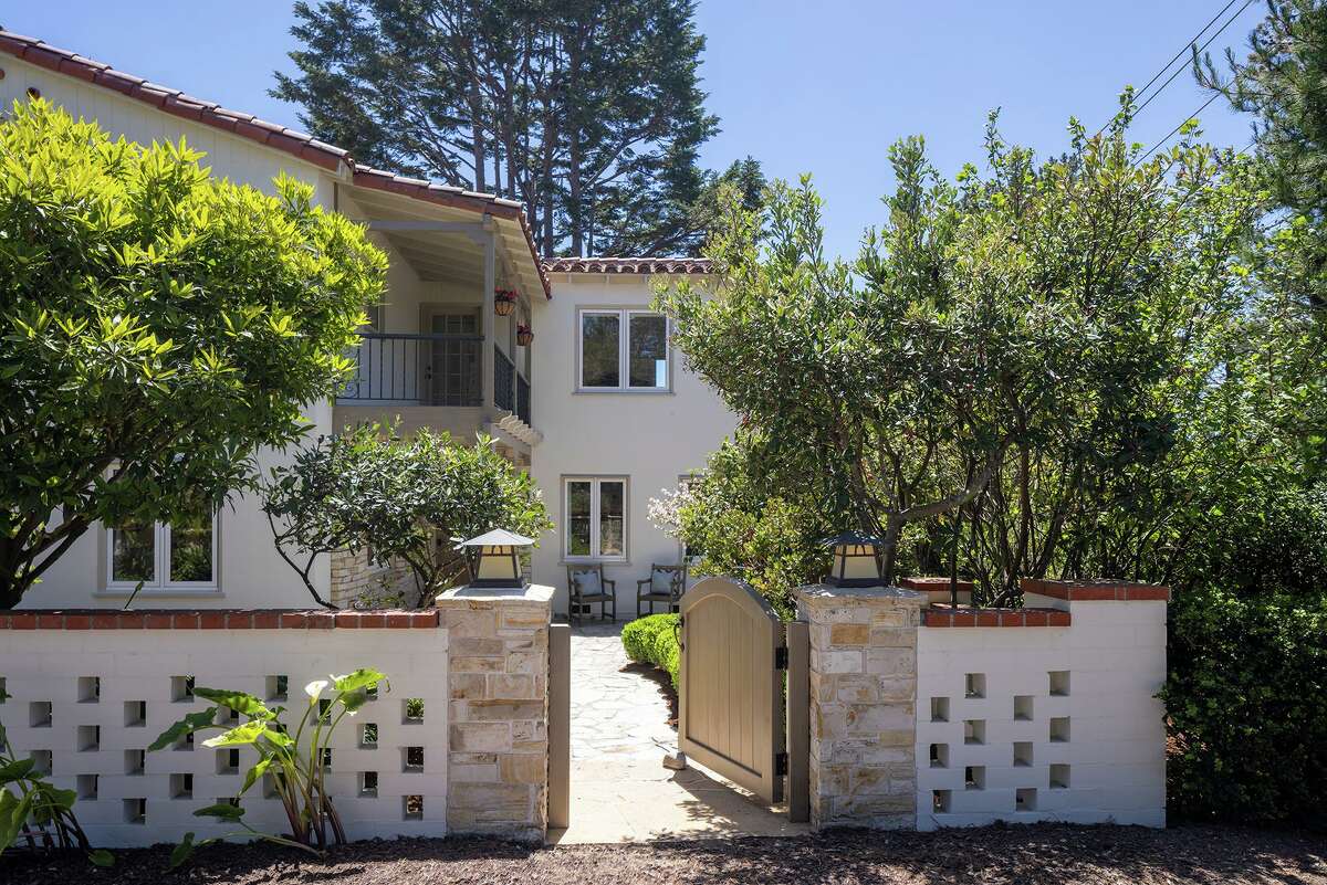 The house is on the market at Carmel by the Sea for $ 2.8 million.