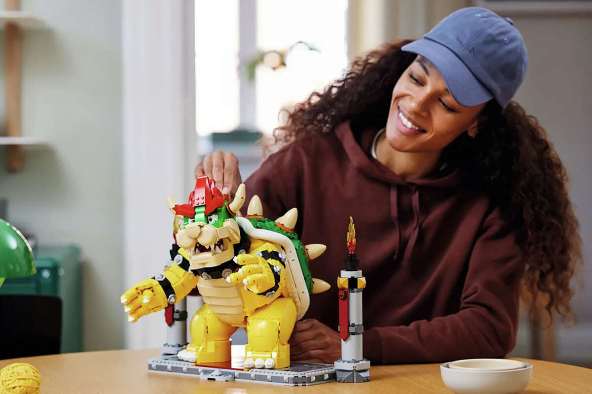 Lego's BIGGEST Super Mario set yet. The Mighty Bowser!