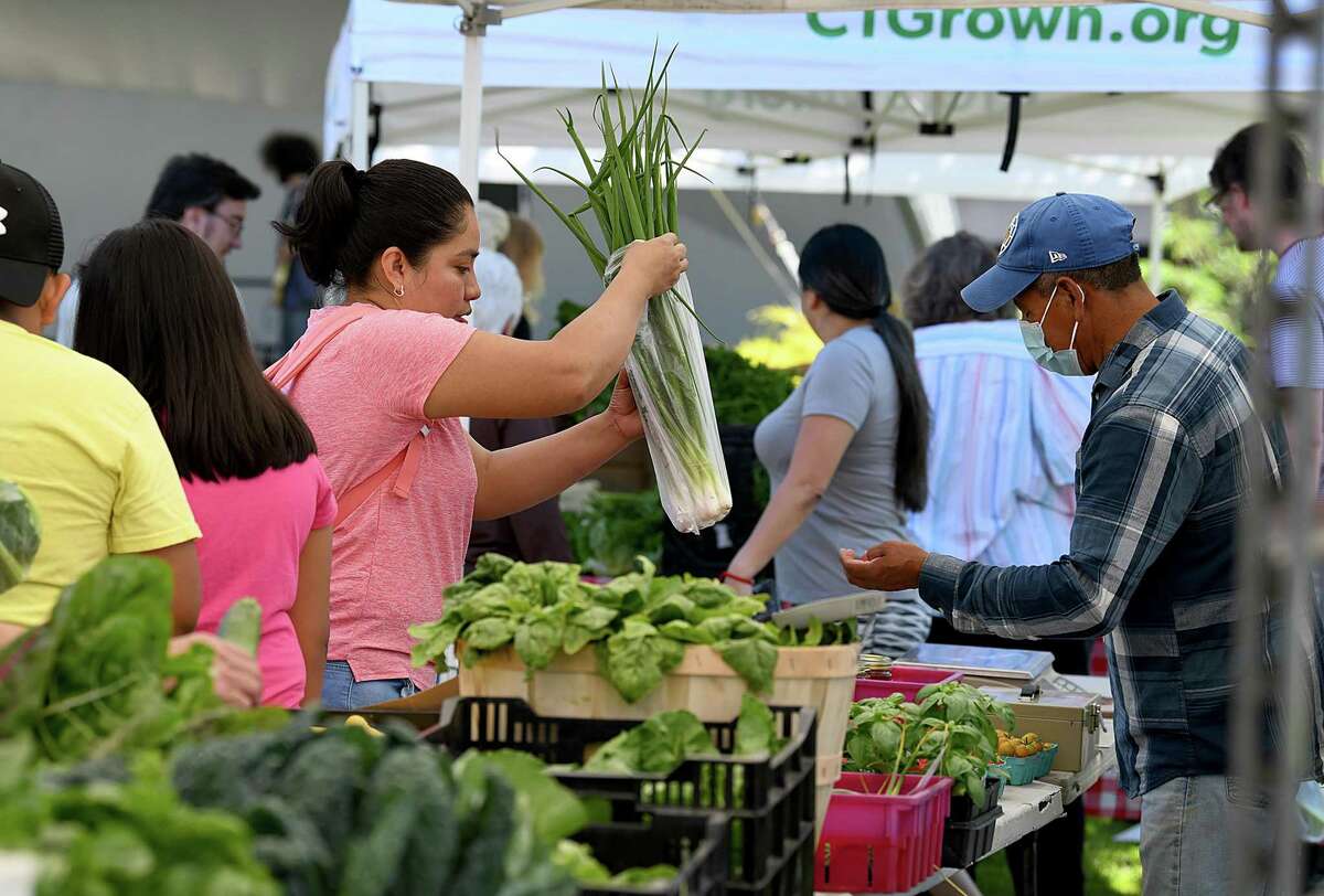 Shoppers throng the Danbury Farmers’ Market in June 2022 in Danbury. Connecticut landed three metropolitan areas in the top 15 nationally on a Verdesian Life Sciences study of communities that best support local farmers.