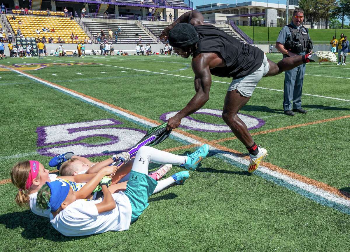 Tyreek Hill holds youth football camp at UAlbany