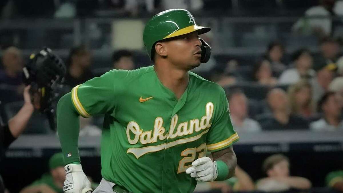 A's trade Christian Bethancourt to Rays for outfield and pitching