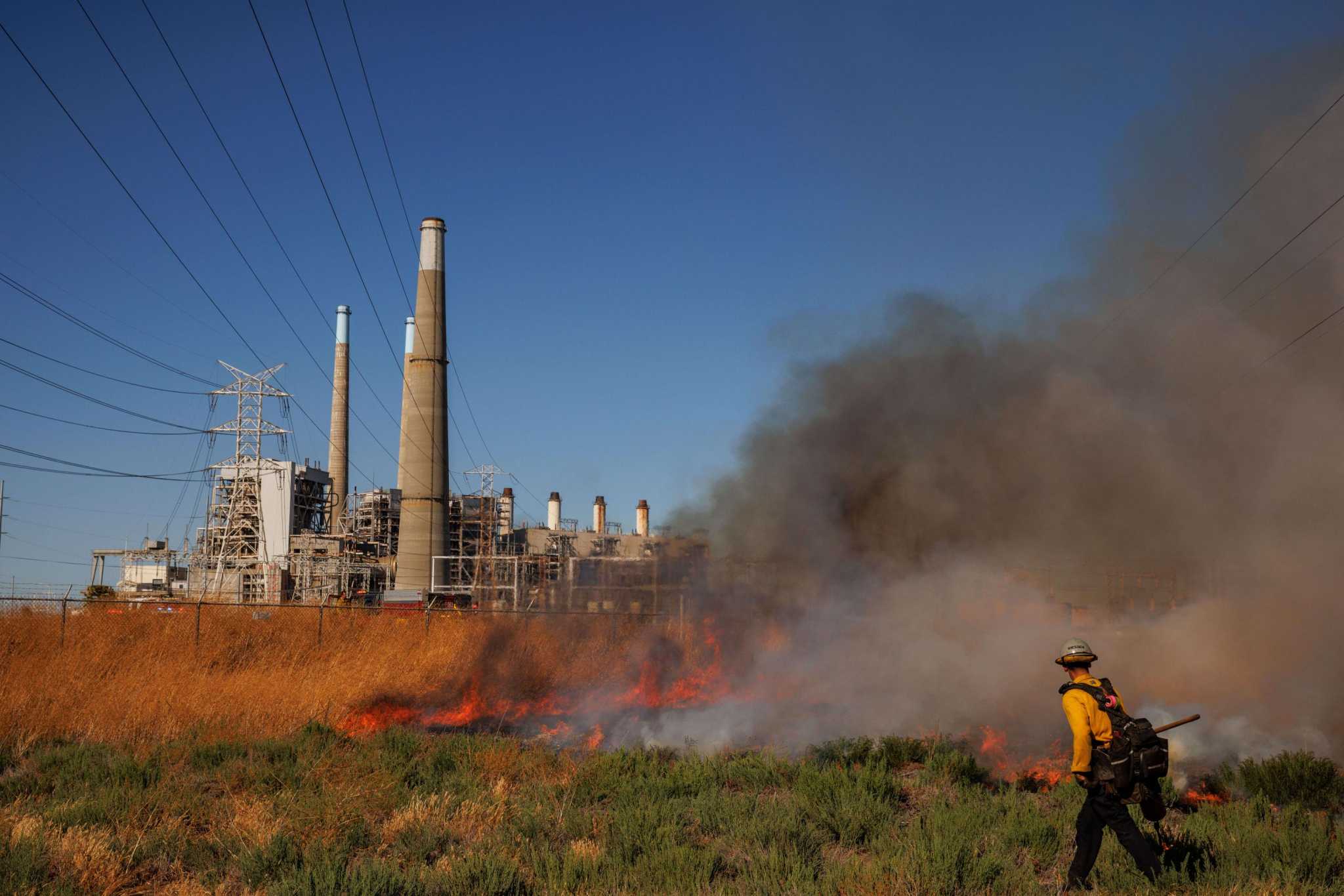 Long-smoldering Pittsburg fire advances toward decommissioned power plant - Vimarsana News