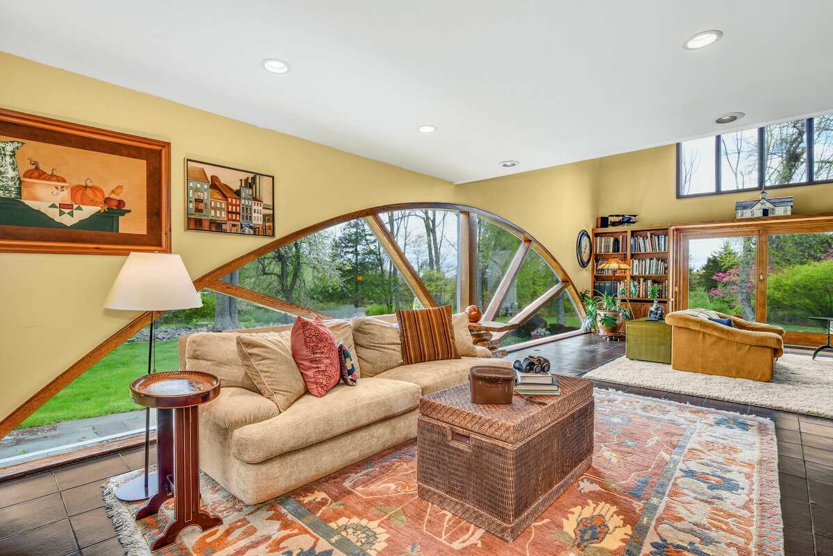 The living room in the home in New Fairfield, Conn. designed by Andrew Geller. 