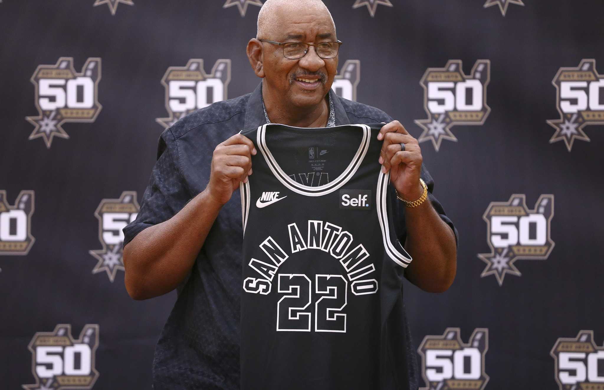 San Antonio Spurs bring back their classic black-on-black uniform