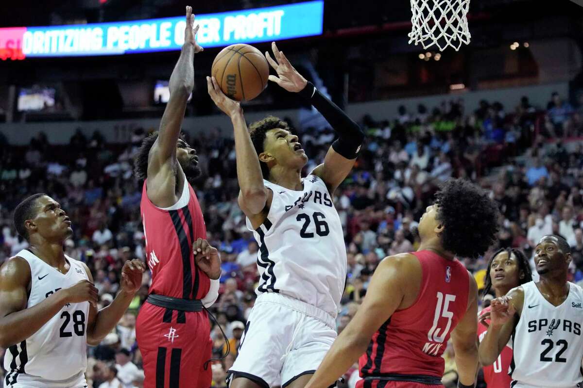 San Antonio Spurs' Dominick Barlow shoots against the Houston Rockets during the second half an NBA summer league basketball game Monday, July 11, 2022, in Las Vegas. (AP Photo/John Locher)