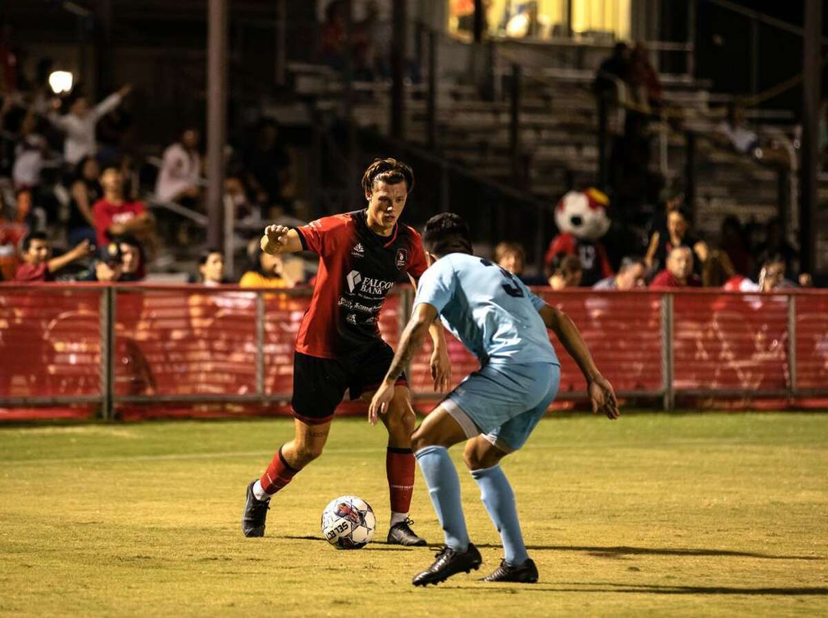 Jordan Mase takes on a Corinthians defender during the Heat’s 0-0 draw with San Antonio on July 9, 2022.
