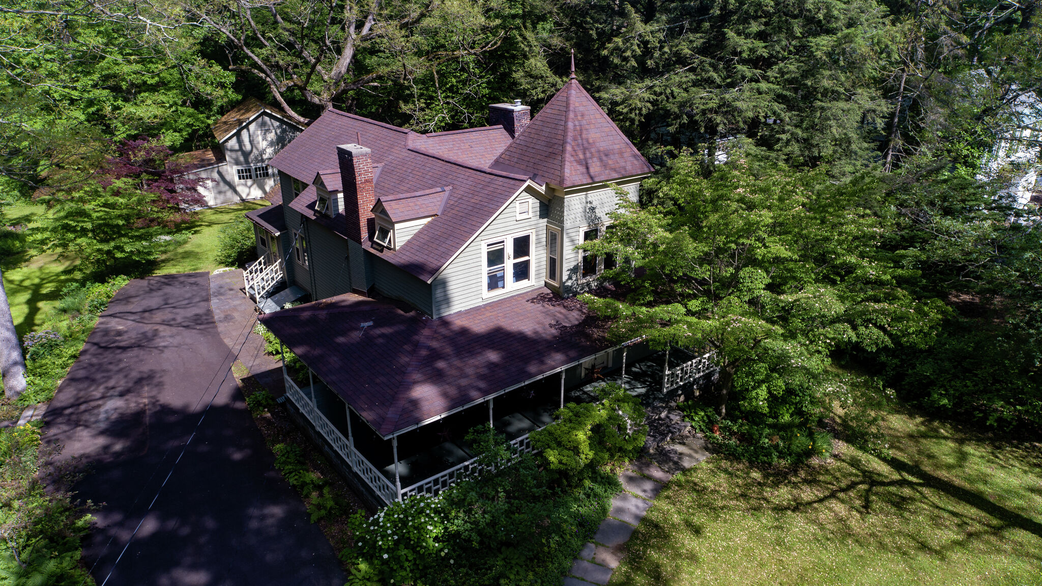 Victorian house for sale in Niskayuna has three-season porch - Vimarsana News