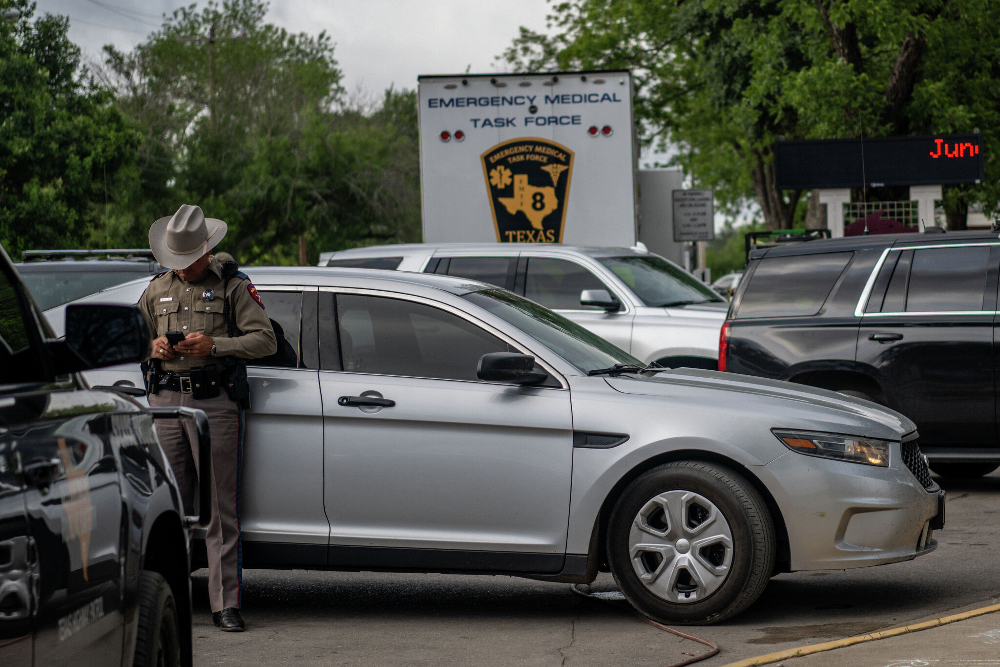 Police from across Texas converge on Uvalde