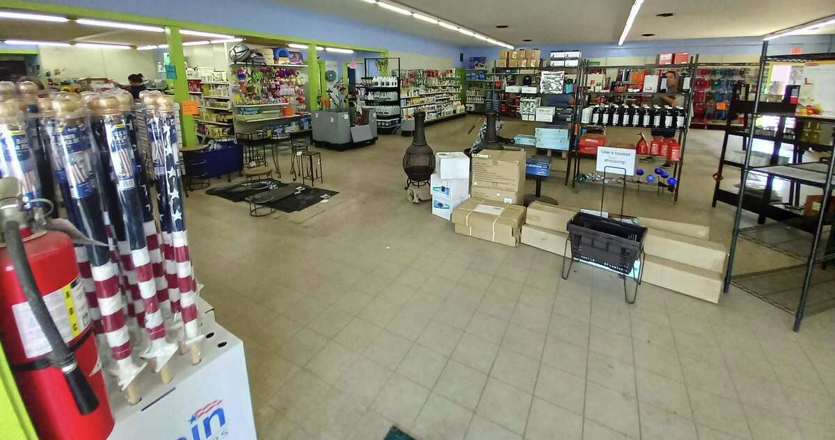 Torrington Agway clearing out inventory ahead of August closing