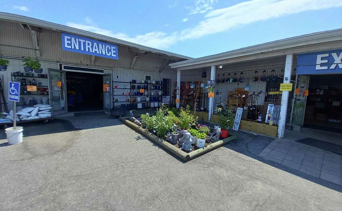 Torrington Agway clearing out inventory ahead of August closing