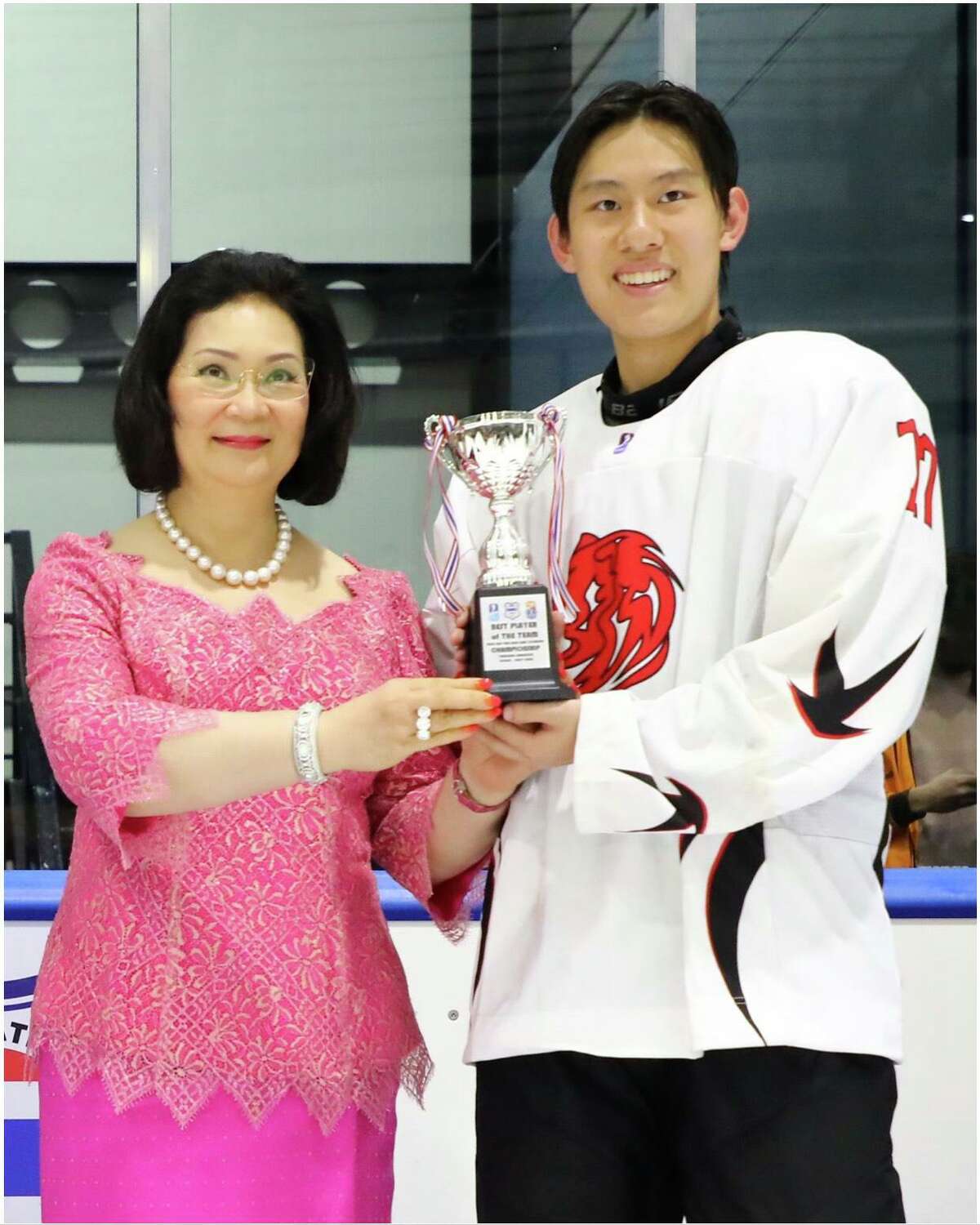 Amity’s Ben Qian, who played for the Singapore’s junior hockey team at International Ice Hockey Federation’s Under-20 Asia and Oceania Championships, with sports administrator Patama Leeswadtrakul.