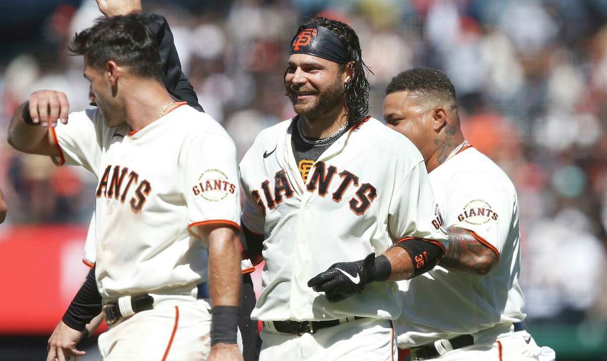 The Giants’ Brandon Crawford drove in the winning run in the ninth inning of a 4-3 victory.