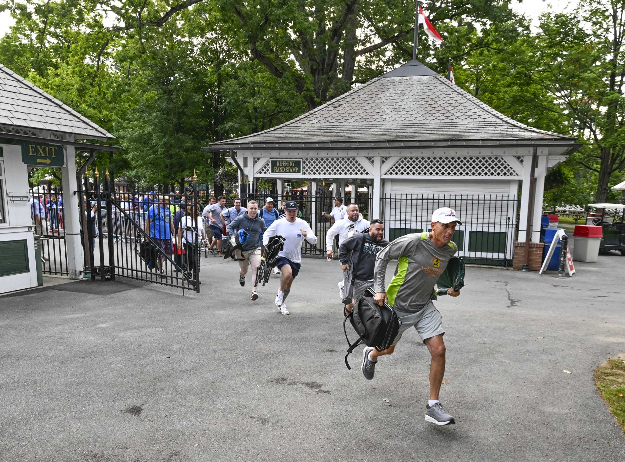 Photos: Enthusiasm returns as racing returns to Saratoga Race Course - Vimarsana News