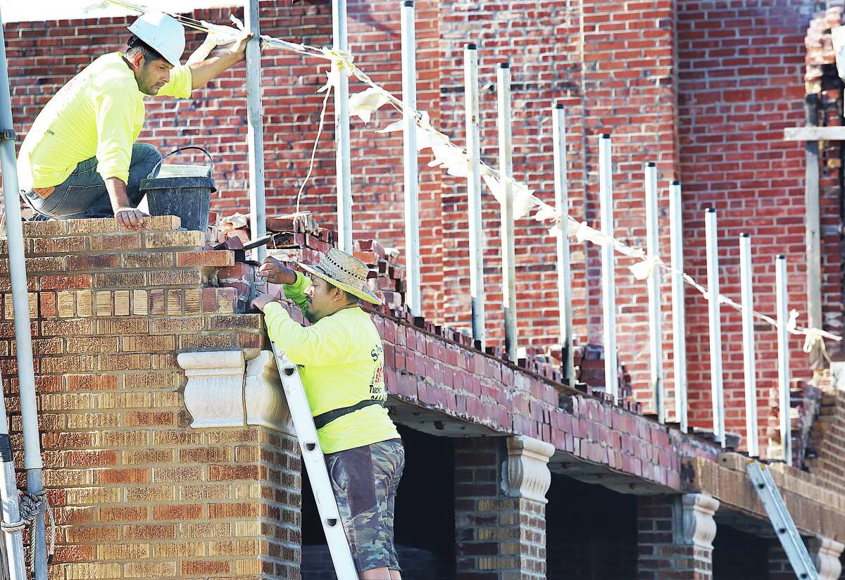 Restaurant work advances in Wood River