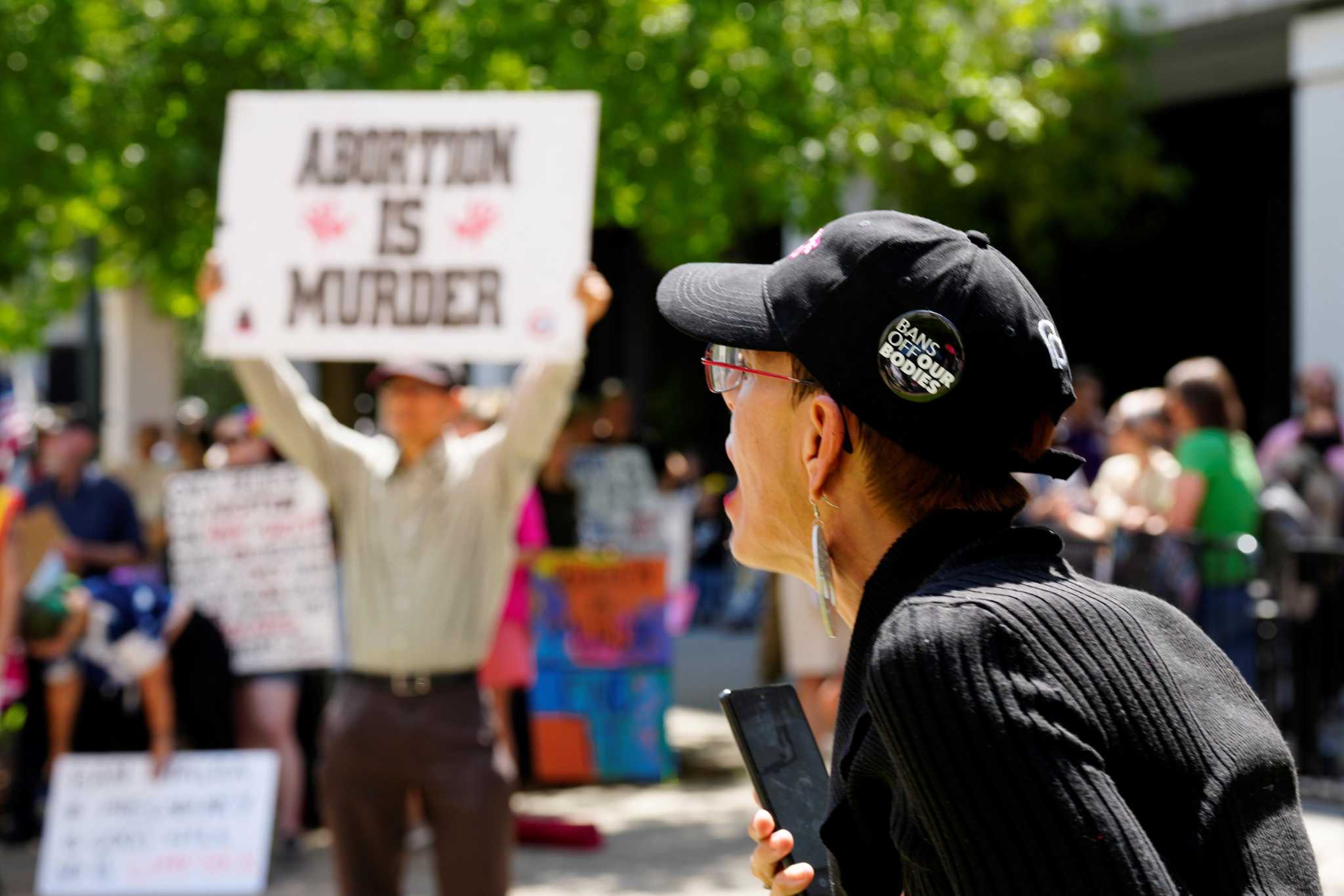 Letters: Effort to overturn Roe v. Wade wasn't just courtrooms and peaceful protest. It was also violent - Vimarsana News