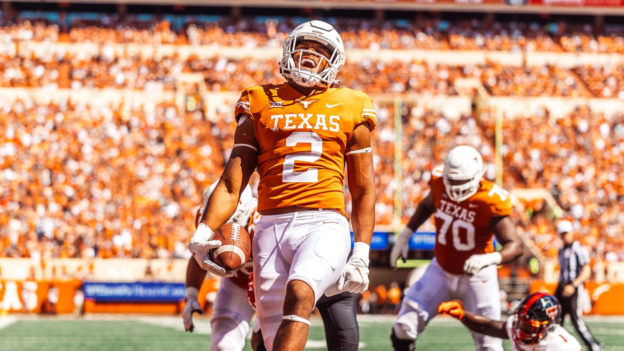Roschon Johnson could answer Texas Longhorns' quarterback question