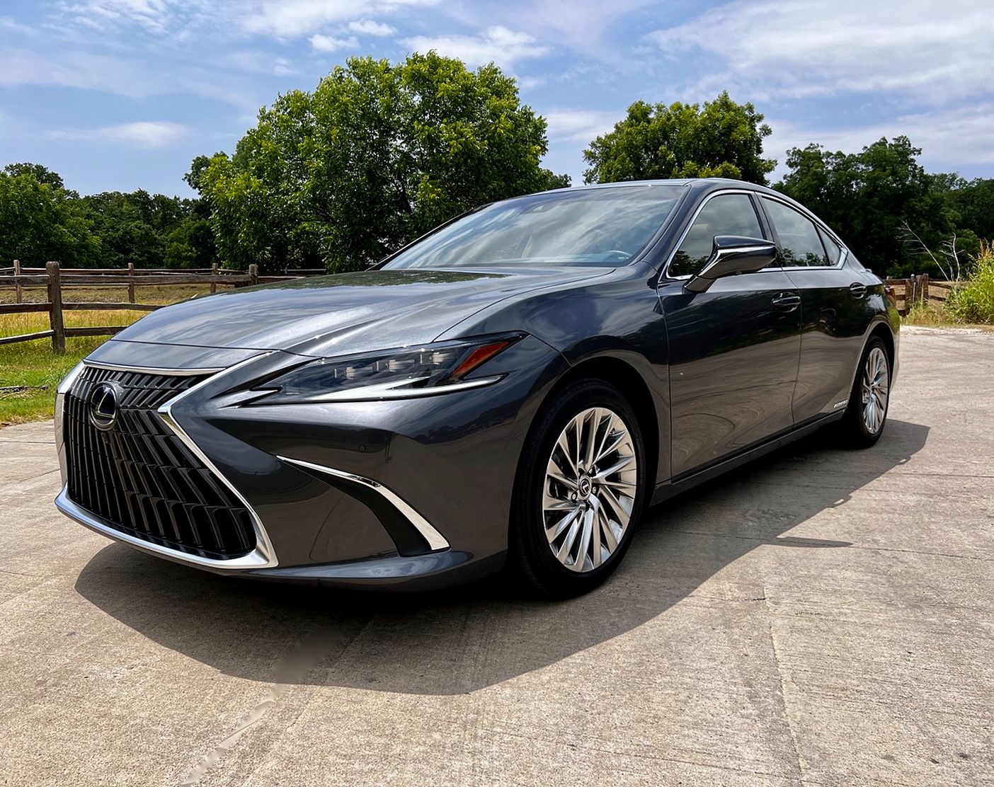 REVIEW: 2022 Lexus ES 300h Ultra Luxury Is Your Midsize Sedan Oasis of ...