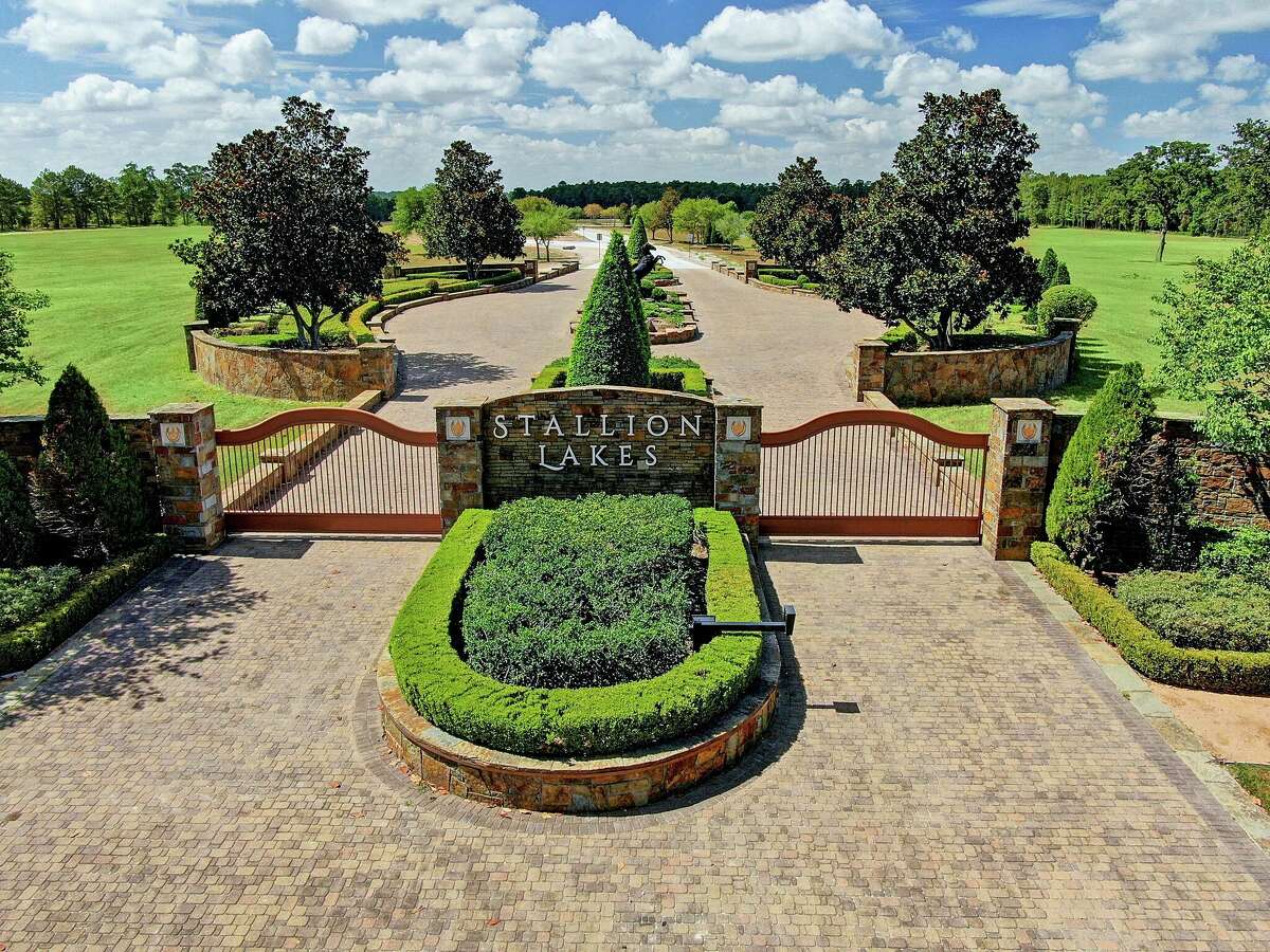 Kickerillo Homes and Bill Bean are partnering on a new 394-acre community called Stallion Lakes in Hockley, Texas.