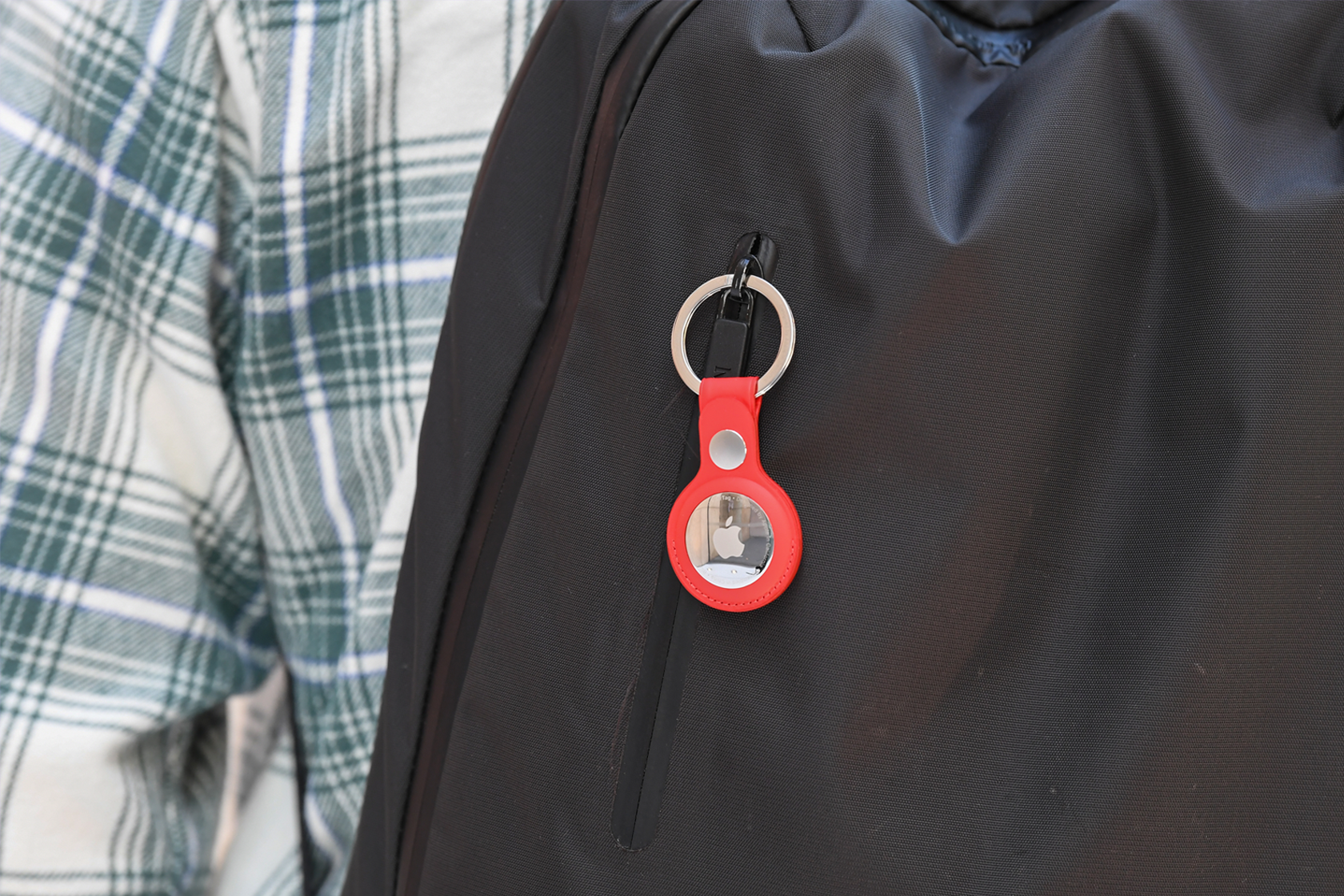 People are using AirTags and Tiles to track their luggage while traveling - Vimarsana News