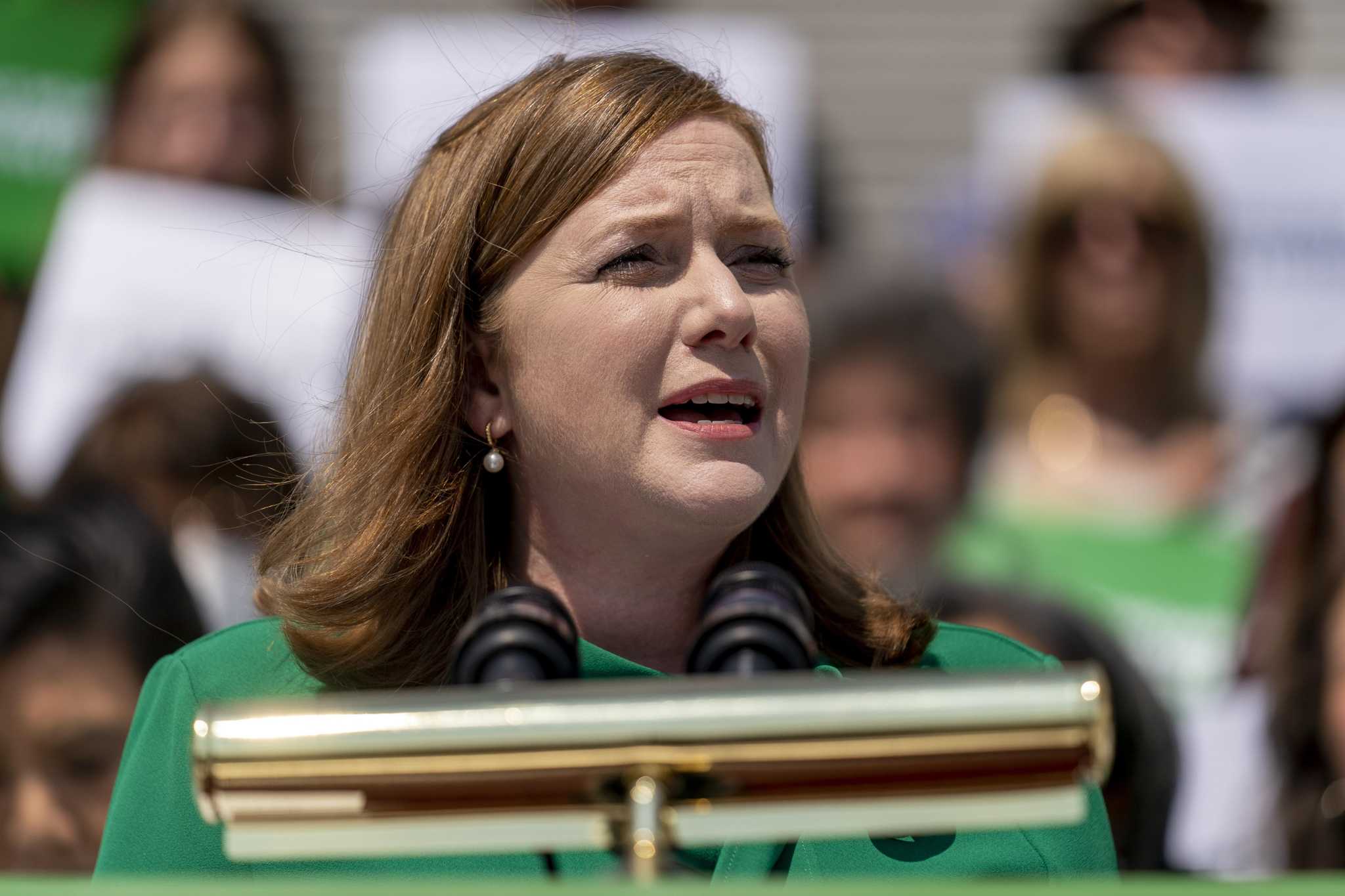 House passes abortion access legislation led by Houston Rep. Lizzie