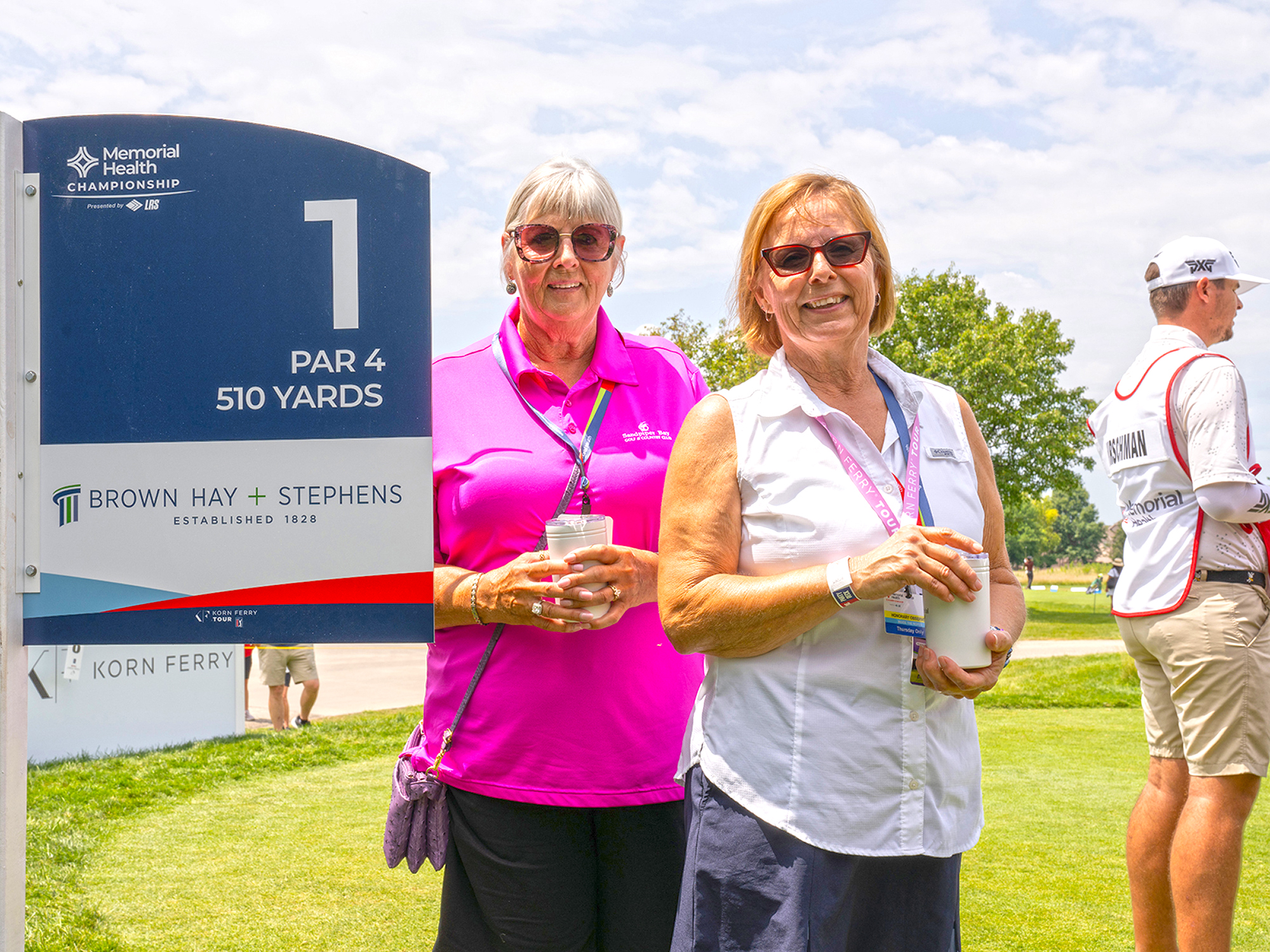 Jacksonville Memorial Hospital volunteers get up close to golf pros - Vimarsana News