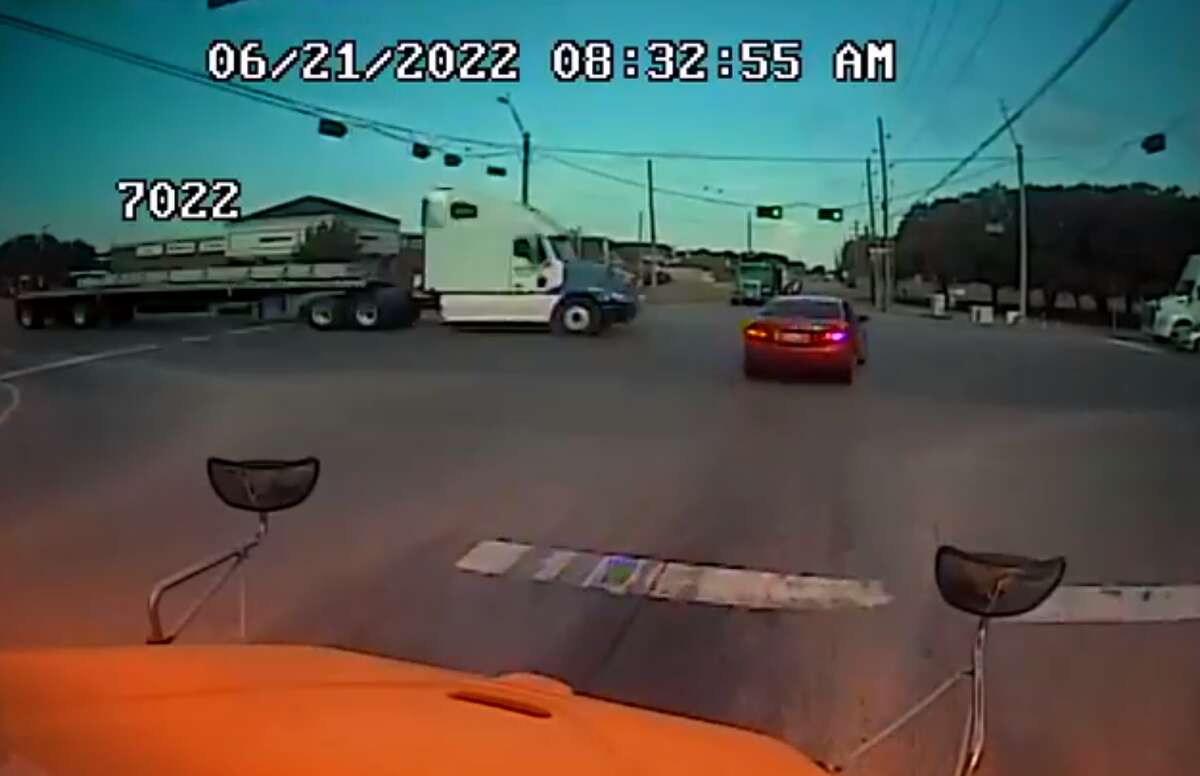 After 18-wheeler caught on camera blowing through red light, Fort Bend sheriff seeks information