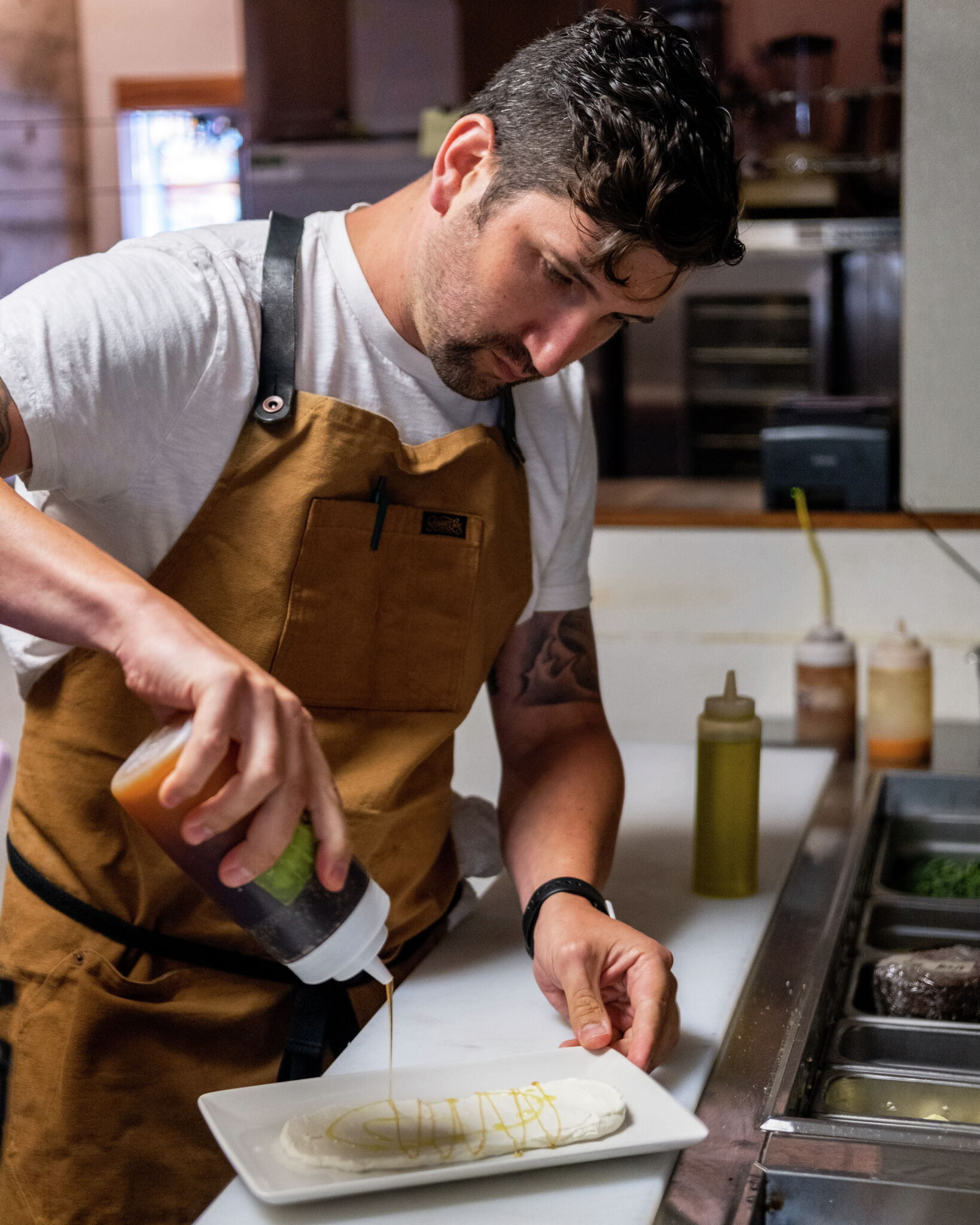 Sydney's chef wear is amazing! Has anyone identified what brands she's  wearing? : r/TheBear