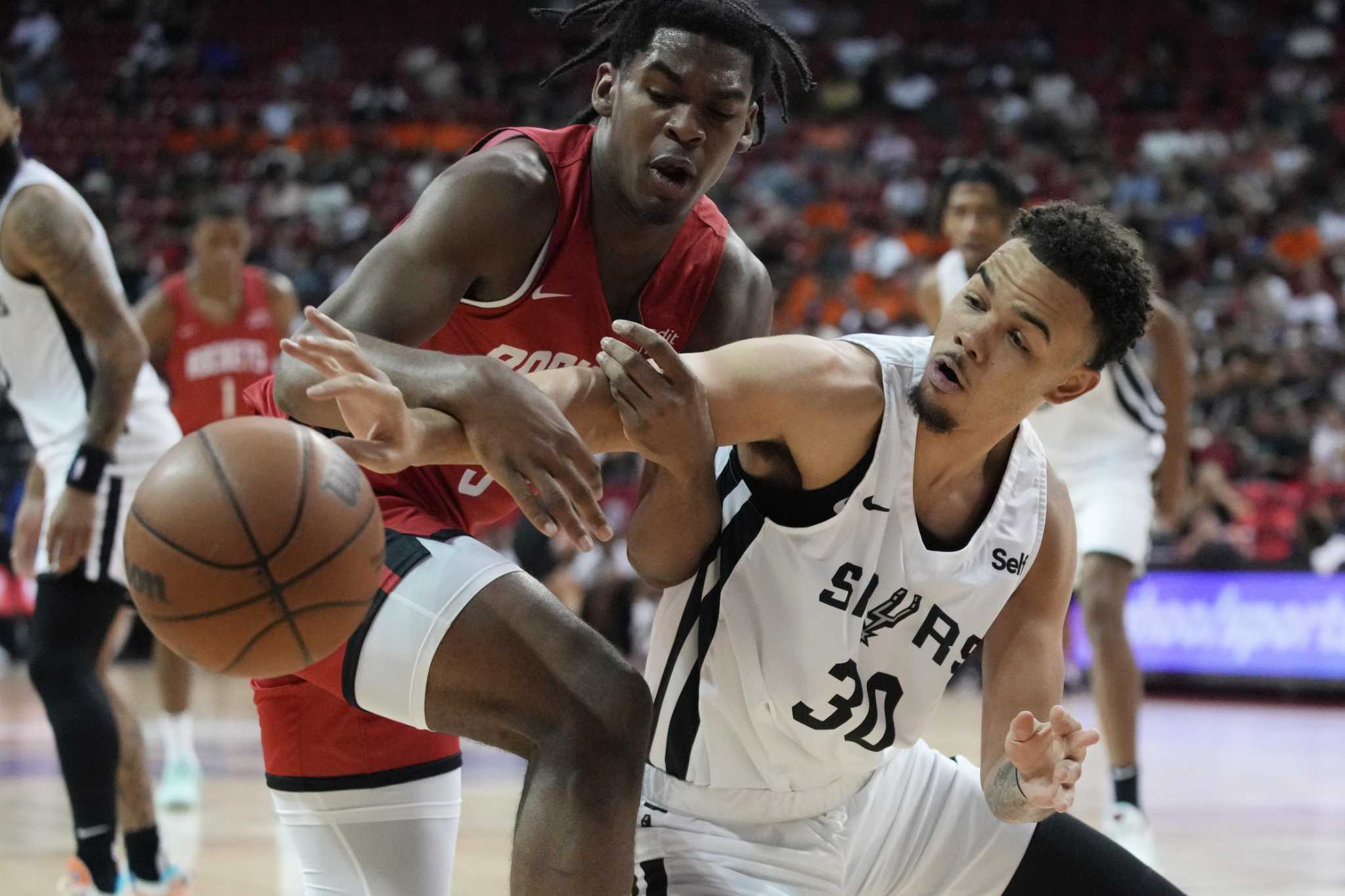 Spurs sign Jordan Hall to two-way deal according report