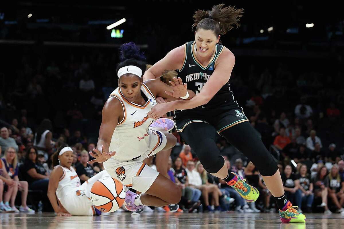 Reshanda Gray (12) of the Phoenix Mercury and Stefanie Dolson (31) of the New York Liberty dive for a loose ball July 7.