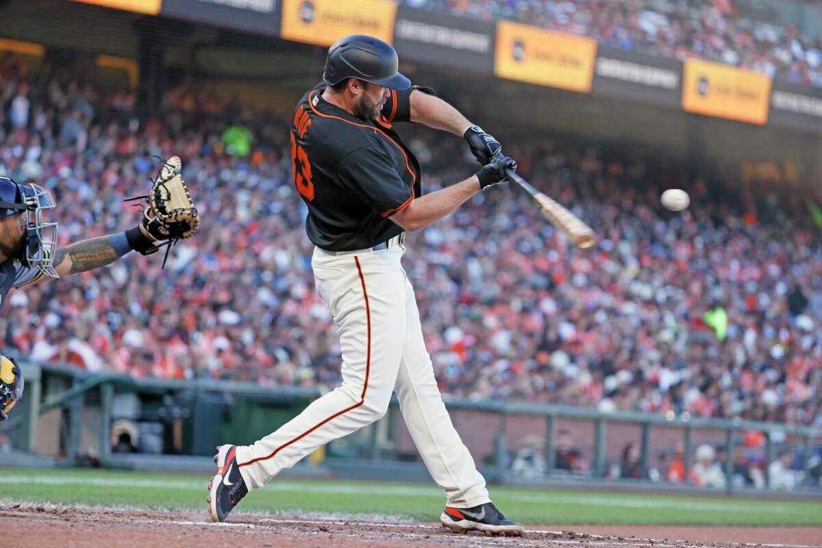 San Francisco Giants first baseman Darin Ruf (33) hits a solo home run in the sixth inning during an MLB game against the Milwaukee Brewers at Oracle Park, Saturday, July 16, 2022, in San Francisco, Calif.