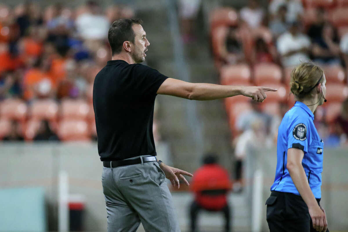 On Sunday, the Dash's Juan Carlos Amoros became the first NWSL coach to start out 3-0 with a new team.
