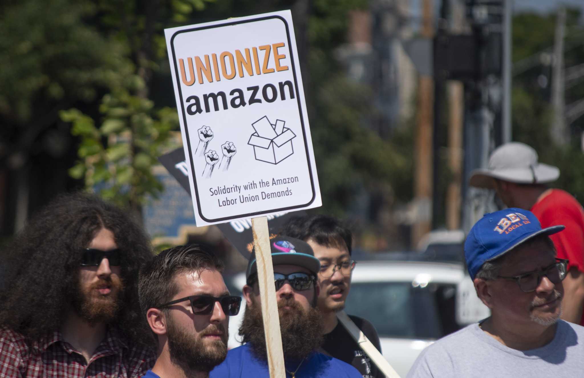 Amazon workers in Schodack New York file for union election