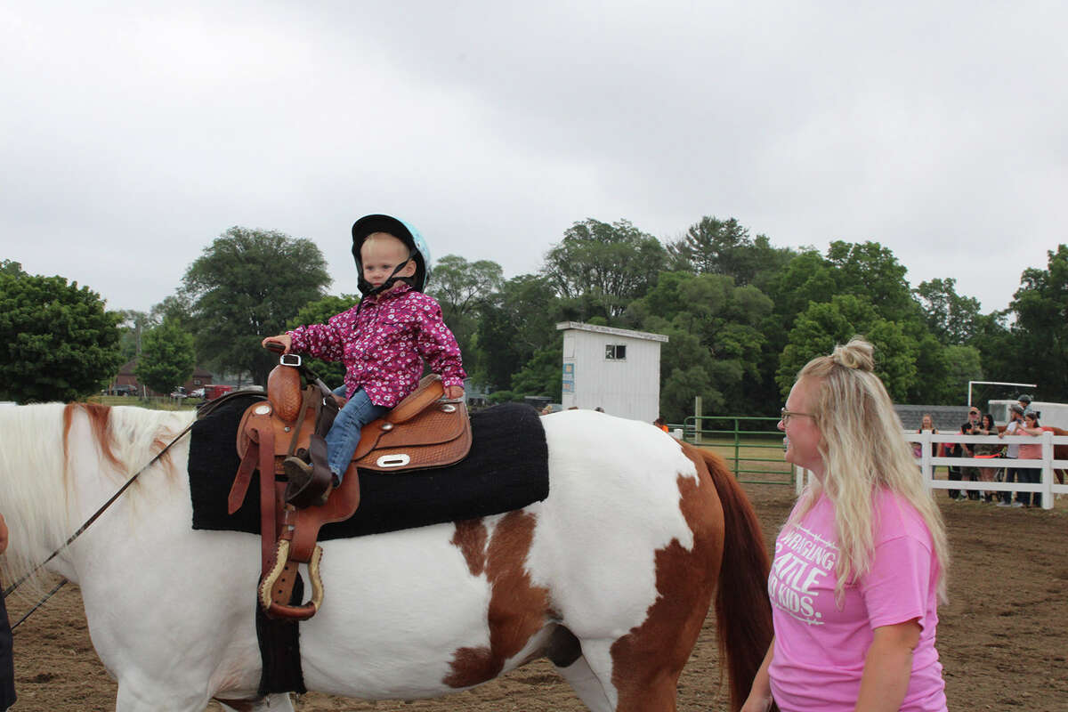 Kids ages 2-7 show horse skills in the Cloverbud, PeeWee classes at the ...