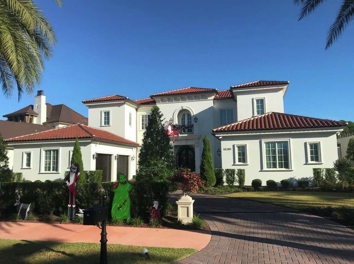 Ex-San Antonio attorney Christopher Pettit bought a mansion in Golden Oak, Fla. — part of Walt Disney World Resort — last year. He has valued the property at $6.4 million.