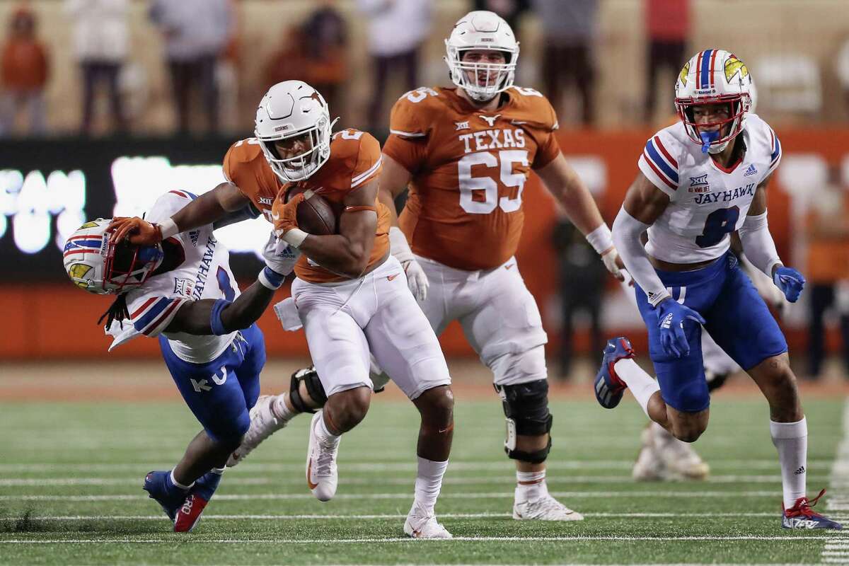 Texas averaged just below 200 rushing yards per game in 2021, second in the Big 12 and 26th in the nation. For running backs coach Tashard Choice, this offseason’s focus has been on rounding out the games of the veterans and bringing along the youngsters.