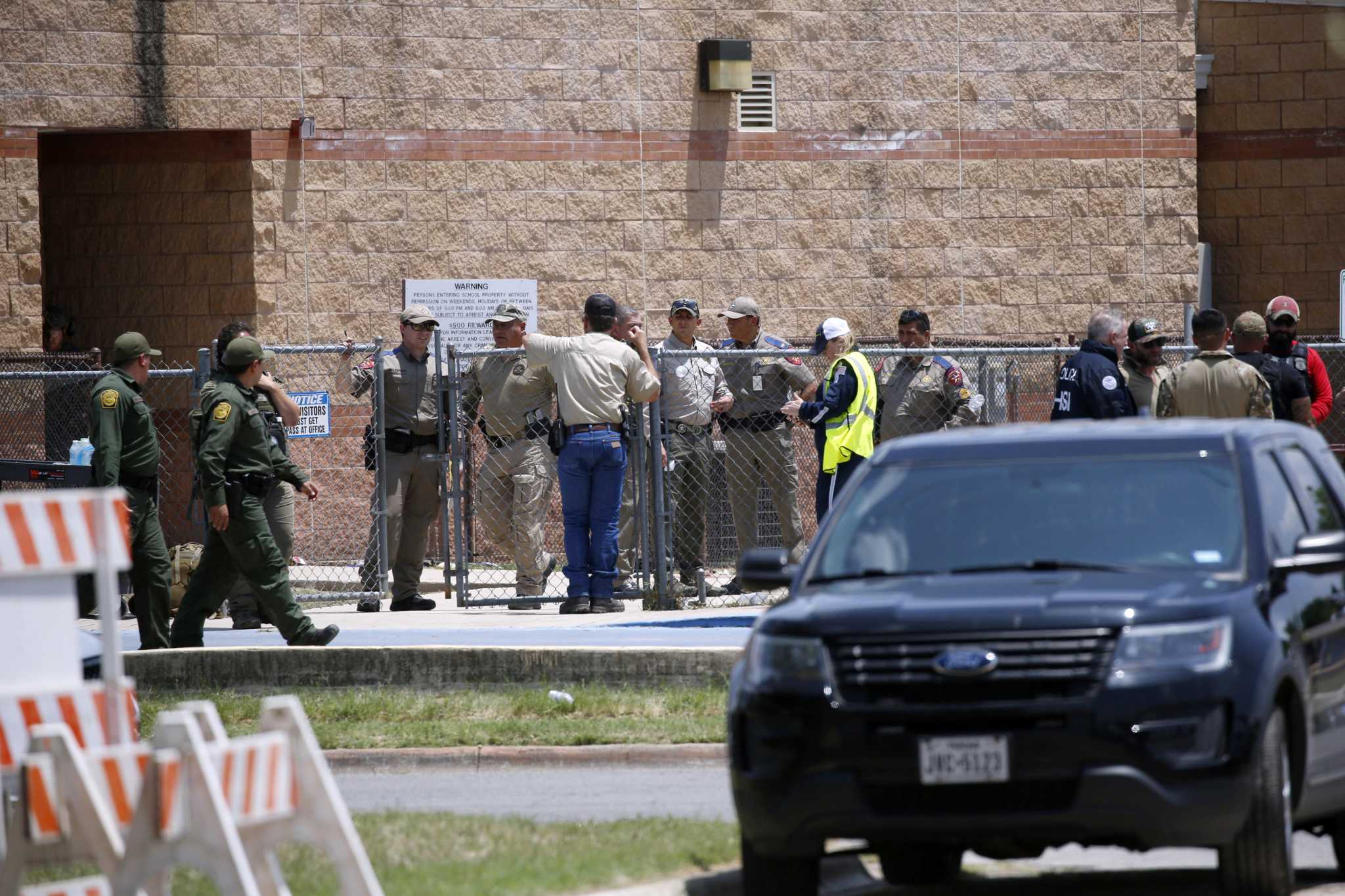 Report faulting Uvalde police with 'egregiously poor decision making' is cautionary tale in Newtown - Vimarsana News