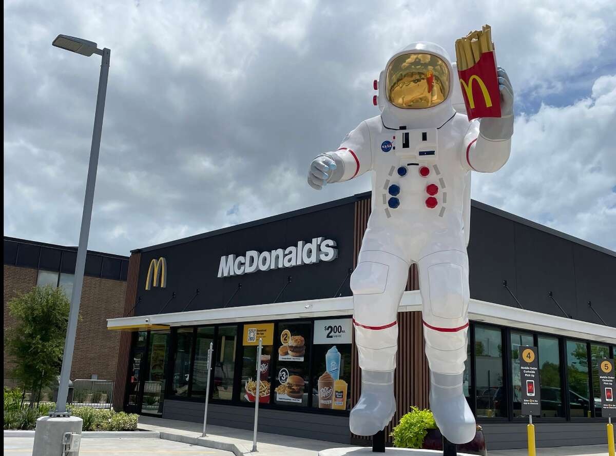 Looking for photo opp? McDonalds near NASA gets massive astronaut statue.